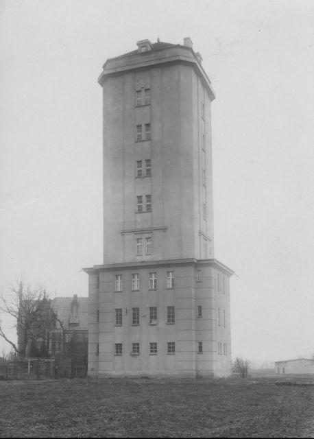 Wieża ciśnień - widok zewnętrzny (1928-1930)/fot. NAC