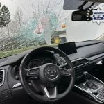Zdarzenie drogowe na DK-86 w Tychach. Odłamek asfaltu przebił szybę i ranił kierowcę! - galeria
