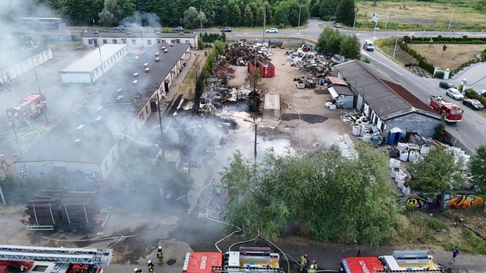 Groźny pożar przy ul. Kolejowej w Żorach. Ewakuowano 20 osób - galeria