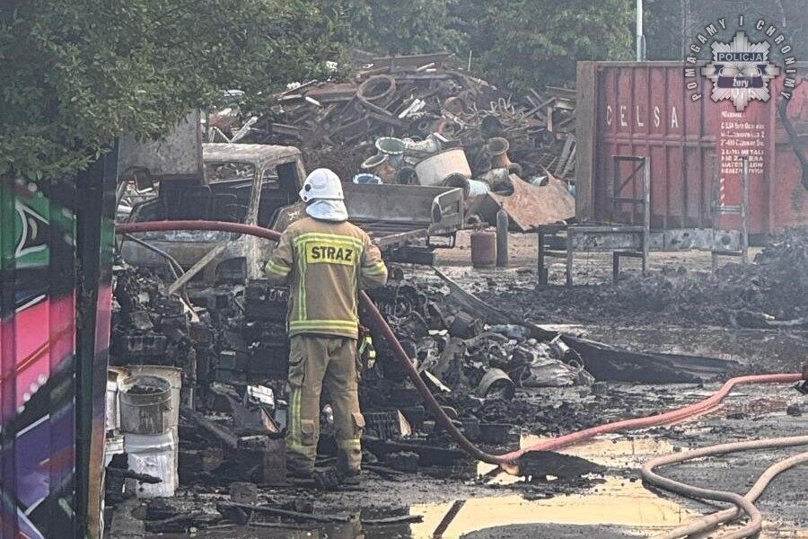 Groźny pożar przy ul. Kolejowej w Żorach. Ewakuowano 20 osób - galeria