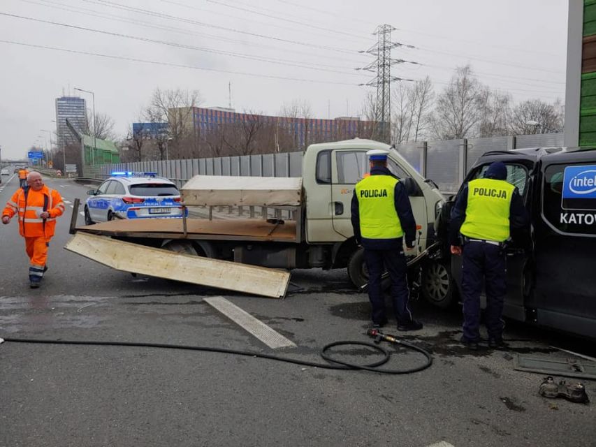 W Katowicach na autostradzie A4 w kierunku Wrocławia doszło do wypadku - galeria