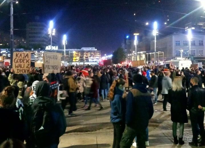 Strajk kobiet: Wczoraj w Katowicach protestowało ponad 20 tys. osób - galeria