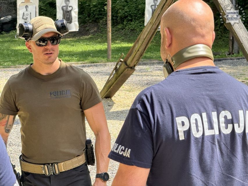 Rudzcy policjanci doskonalą umiejętności strzeleckie w trudnych warunkach - galeria