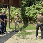 Rudzcy policjanci doskonalą umiejętności strzeleckie w trudnych warunkach - galeria