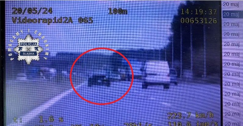 Policjanci z autostradówki zatrzymali kierowcę porsche, który na A4 pędził 223 km/h [FILM] - galeria