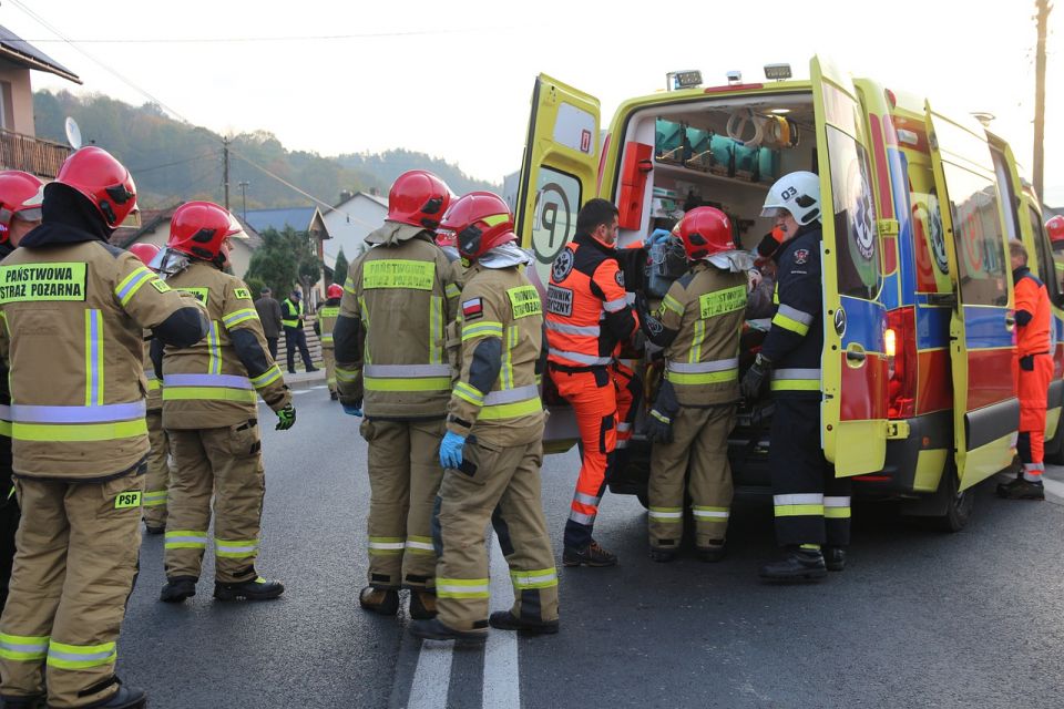 Dramatyczna akcja ratunkowa w Gliwicach. Mężczyzna zwisał z wiaduktu! - galeria