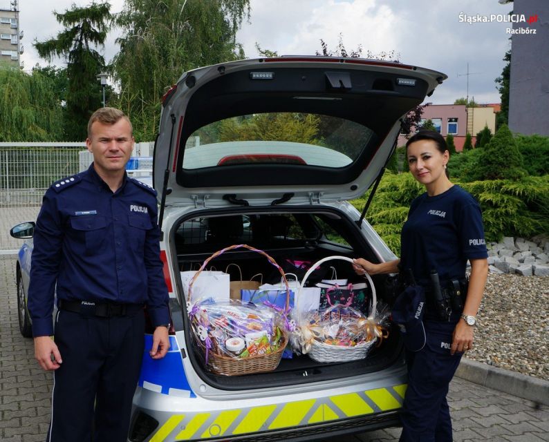 Racibórz: Komendant przekazał dzieciom słodycze i zabawki - galeria