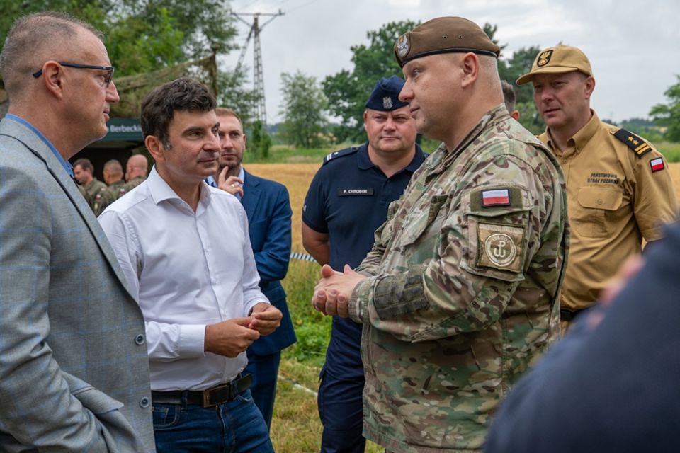 Wojewoda Śląski z wizytą w Pławniowicach. Trwają działania prewencyjne przeciw złotej aldze - galeria