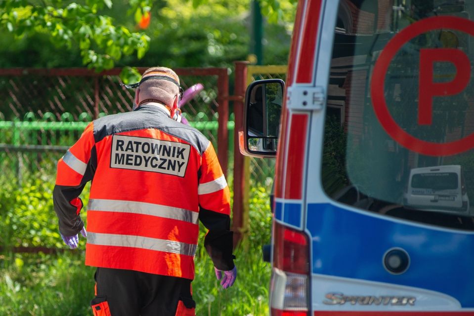 Atak na ratowników medycznych podczas studniówki -  24-latek stanie przed sądem! - galeria