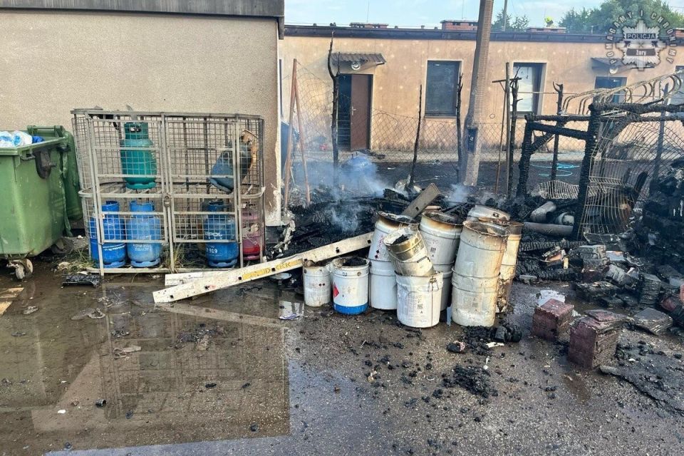 Groźny pożar przy ul. Kolejowej w Żorach. Ewakuowano 20 osób - galeria