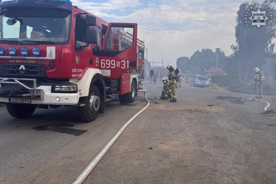 Groźny pożar przy ul. Kolejowej w Żorach. Ewakuowano 20 osób - galeria