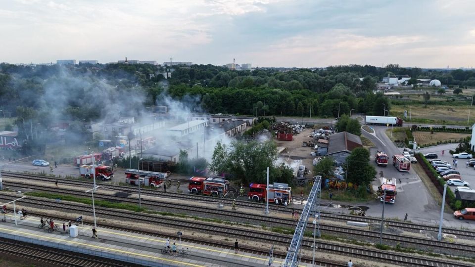 Groźny pożar przy ul. Kolejowej w Żorach. Ewakuowano 20 osób - galeria