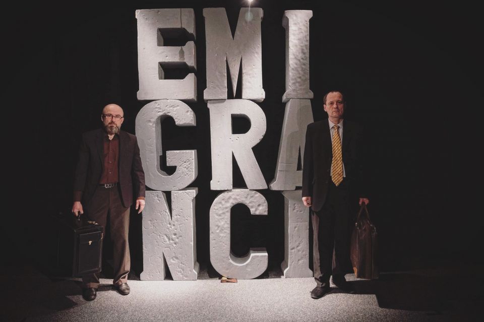 Bombowa komedia w Teatrze ŚwiętochłOFFice! "Emigranci" na dobry początek roku - galeria