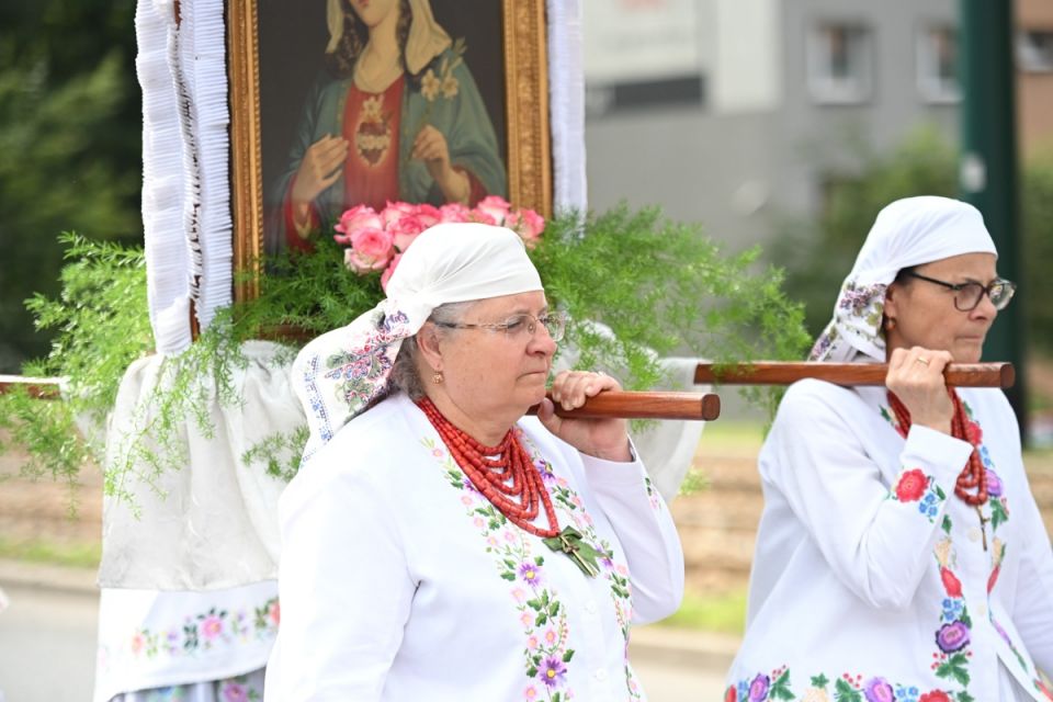 Świętochłowice: Tradycyjna procesja Bożego Ciała przeszła ulicami Lipin [ZDJĘCIA] - galeria