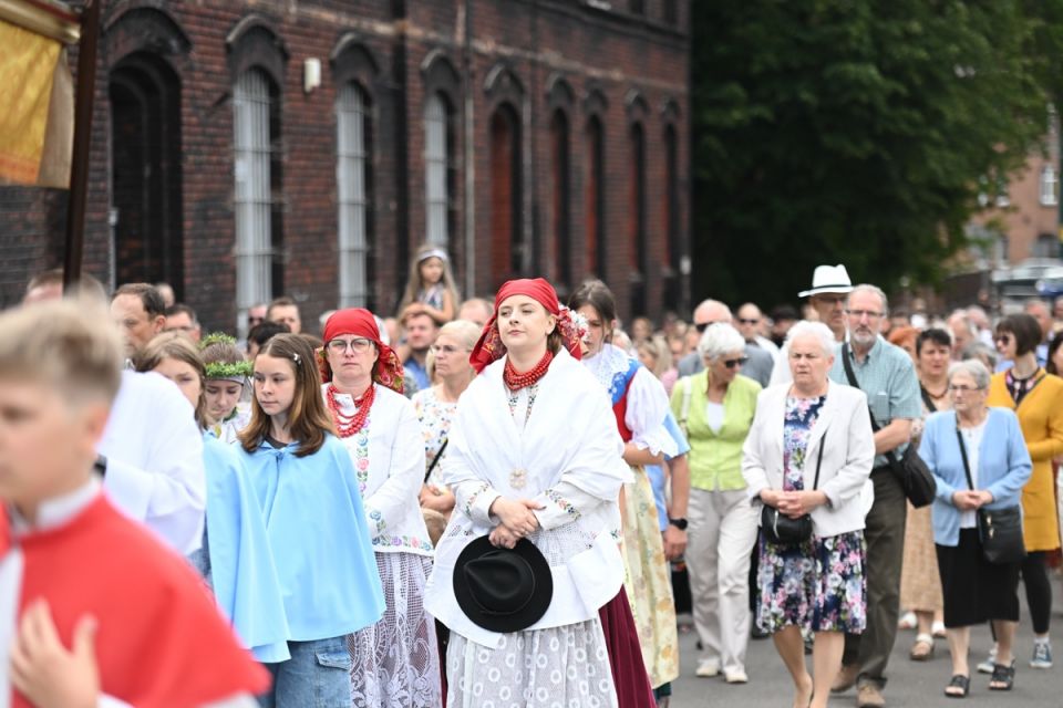 Świętochłowice: Tradycyjna procesja Bożego Ciała przeszła ulicami Lipin [ZDJĘCIA] - galeria