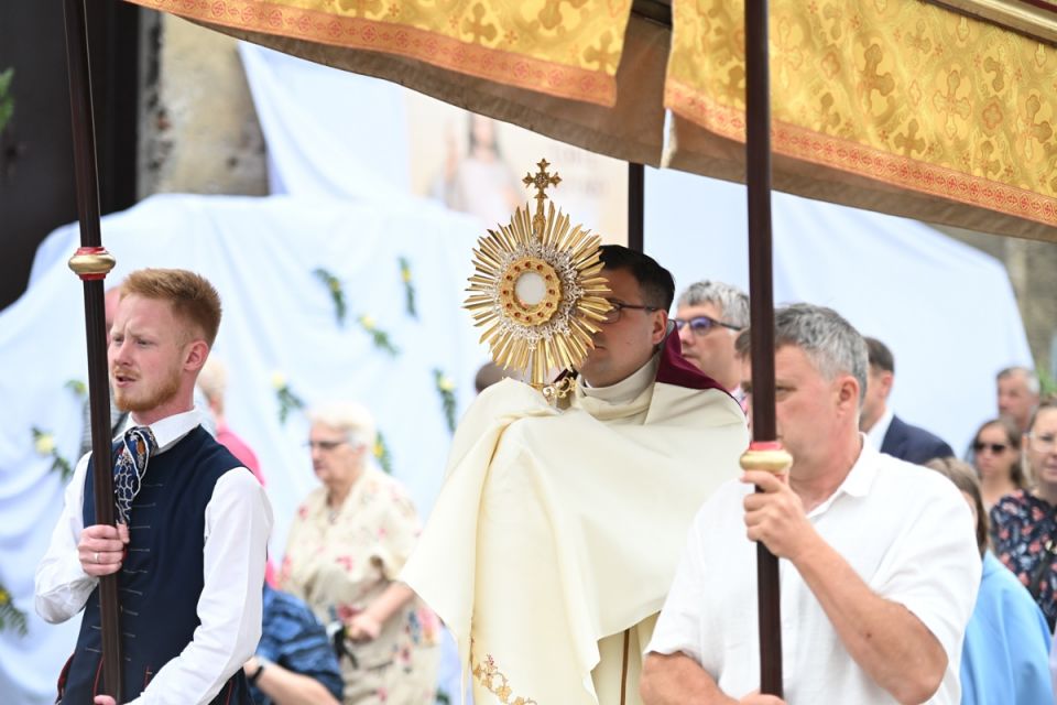 Świętochłowice: Tradycyjna procesja Bożego Ciała przeszła ulicami Lipin [ZDJĘCIA] - galeria
