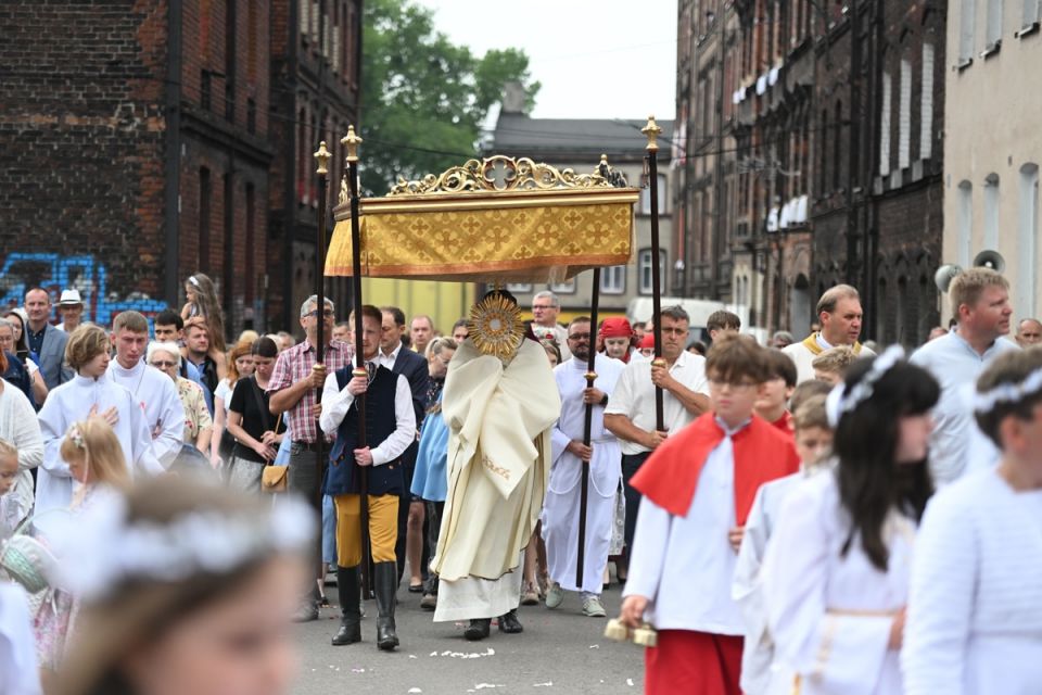 Świętochłowice: Tradycyjna procesja Bożego Ciała przeszła ulicami Lipin [ZDJĘCIA] - galeria