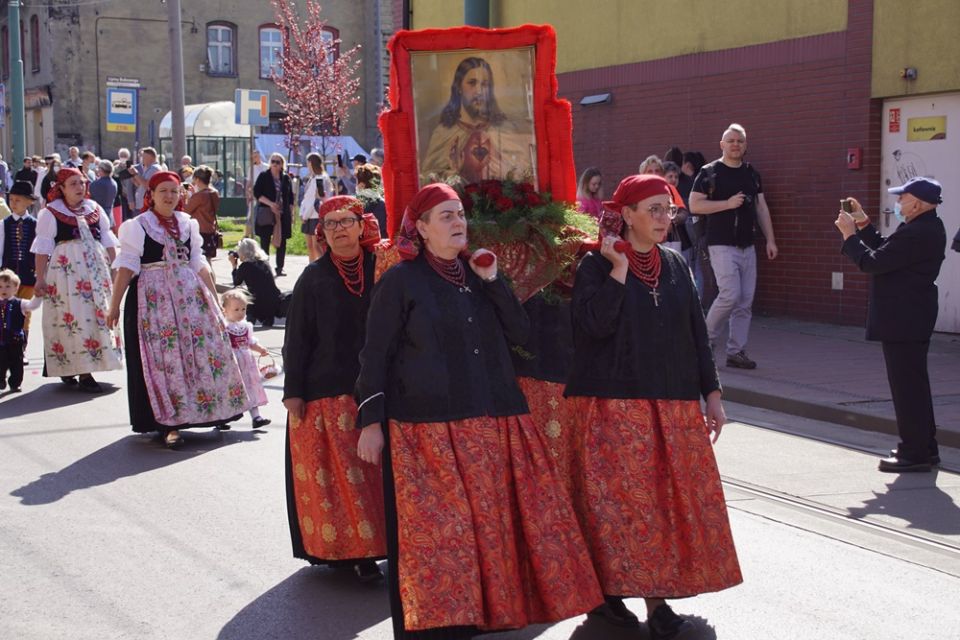 Świętochłowice: Tradycyjna procesja Bożego Ciała przeszła ulicami Lipin [ZDJĘCIA] - galeria