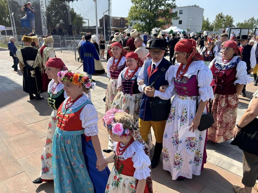 Bytomianie próbowali pobić rekord Polski w liczbie osób w stroju śląskim - galeria