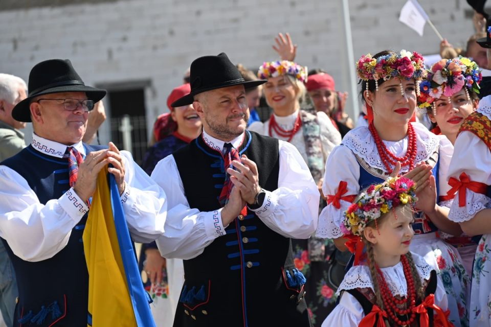 Bytomianie próbowali pobić rekord Polski w liczbie osób w stroju śląskim - galeria