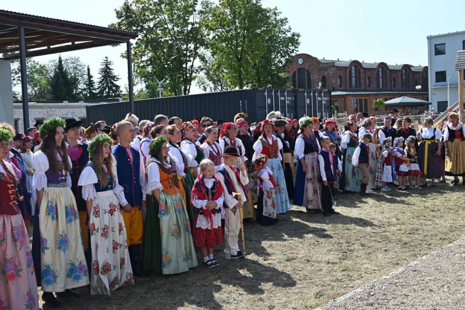 Bytomianie próbowali pobić rekord Polski w liczbie osób w stroju śląskim - galeria