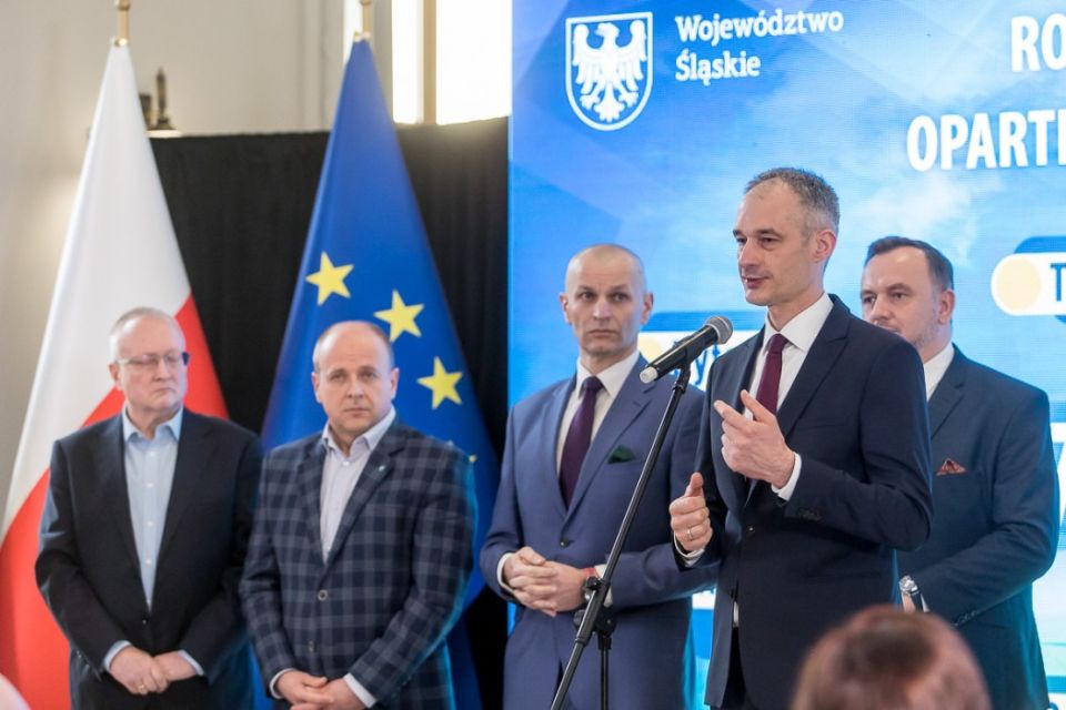 II edycja Marszałkowskiego Programu Poprawy Jakości Powietrza. Wręczono czeki na projekty - galeria