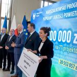 II edycja Marszałkowskiego Programu Poprawy Jakości Powietrza. Wręczono czeki na projekty - galeria