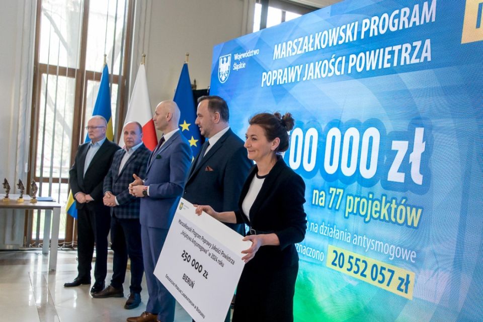 II edycja Marszałkowskiego Programu Poprawy Jakości Powietrza. Wręczono czeki na projekty - galeria