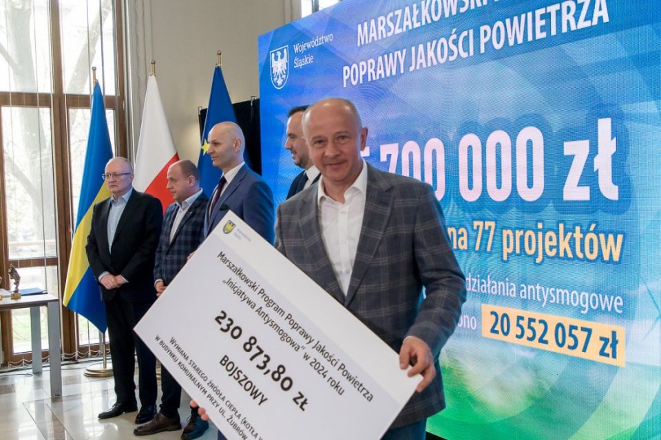 II edycja Marszałkowskiego Programu Poprawy Jakości Powietrza. Wręczono czeki na projekty - galeria