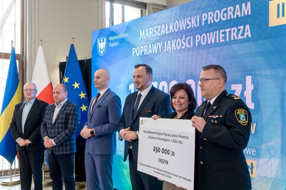 II edycja Marszałkowskiego Programu Poprawy Jakości Powietrza. Wręczono czeki na projekty - galeria