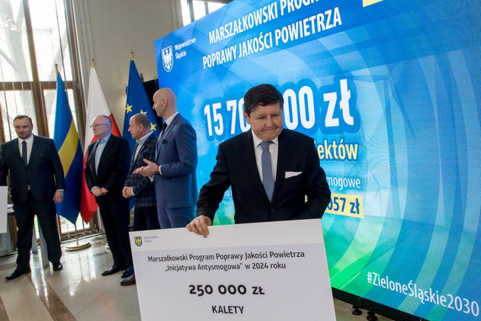 II edycja Marszałkowskiego Programu Poprawy Jakości Powietrza. Wręczono czeki na projekty - galeria