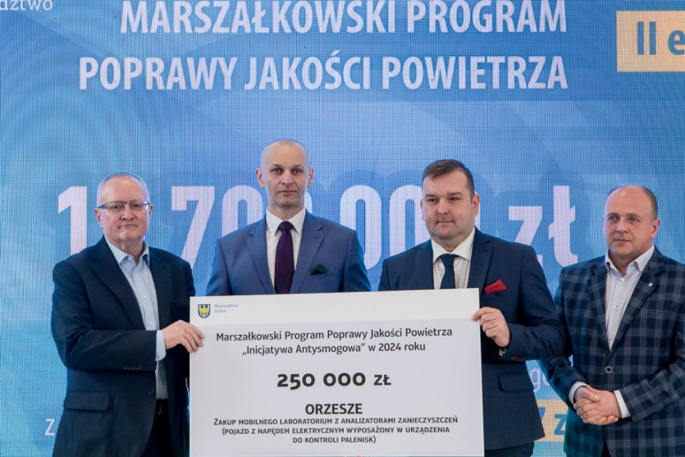 II edycja Marszałkowskiego Programu Poprawy Jakości Powietrza. Wręczono czeki na projekty - galeria