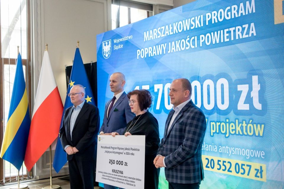 II edycja Marszałkowskiego Programu Poprawy Jakości Powietrza. Wręczono czeki na projekty - galeria