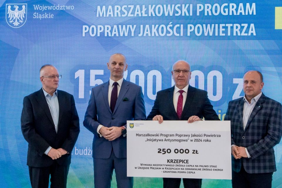 II edycja Marszałkowskiego Programu Poprawy Jakości Powietrza. Wręczono czeki na projekty - galeria