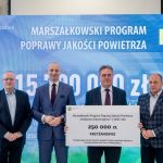 II edycja Marszałkowskiego Programu Poprawy Jakości Powietrza. Wręczono czeki na projekty - galeria