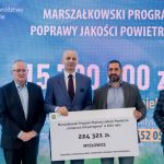 II edycja Marszałkowskiego Programu Poprawy Jakości Powietrza. Wręczono czeki na projekty - galeria