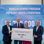 II edycja Marszałkowskiego Programu Poprawy Jakości Powietrza. Wręczono czeki na projekty - galeria