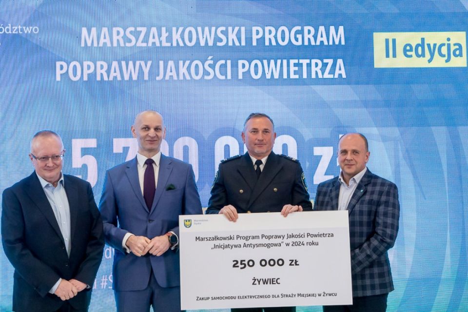 II edycja Marszałkowskiego Programu Poprawy Jakości Powietrza. Wręczono czeki na projekty - galeria