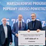 II edycja Marszałkowskiego Programu Poprawy Jakości Powietrza. Wręczono czeki na projekty - galeria