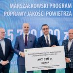 II edycja Marszałkowskiego Programu Poprawy Jakości Powietrza. Wręczono czeki na projekty - galeria