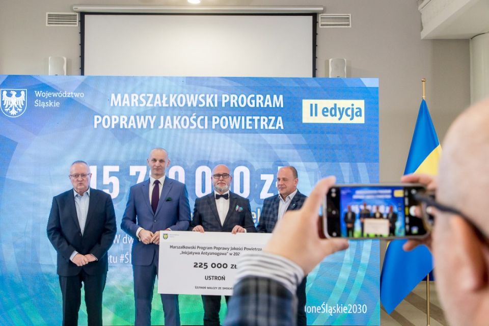 II edycja Marszałkowskiego Programu Poprawy Jakości Powietrza. Wręczono czeki na projekty - galeria