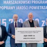 II edycja Marszałkowskiego Programu Poprawy Jakości Powietrza. Wręczono czeki na projekty - galeria