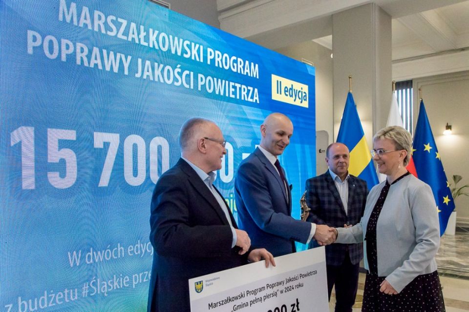 II edycja Marszałkowskiego Programu Poprawy Jakości Powietrza. Wręczono czeki na projekty - galeria