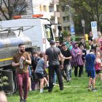 Śmigus-Dyngus w Chorzowie jak za dawnych lat! Wodne bitwy przyciągnęły tłumy - galeria