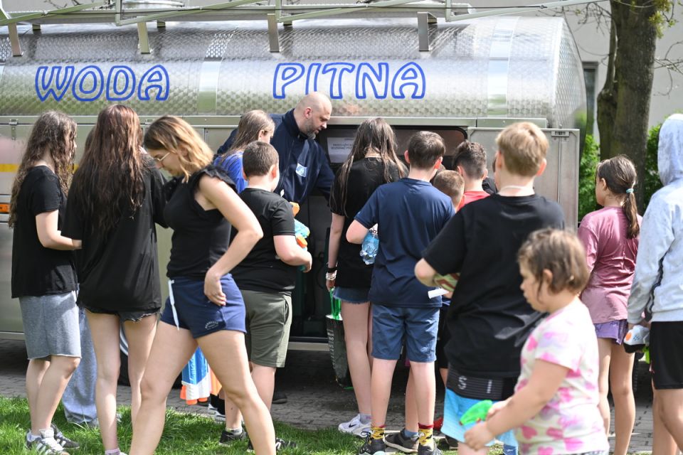 Śmigus-Dyngus w Chorzowie jak za dawnych lat! Wodne bitwy przyciągnęły tłumy - galeria