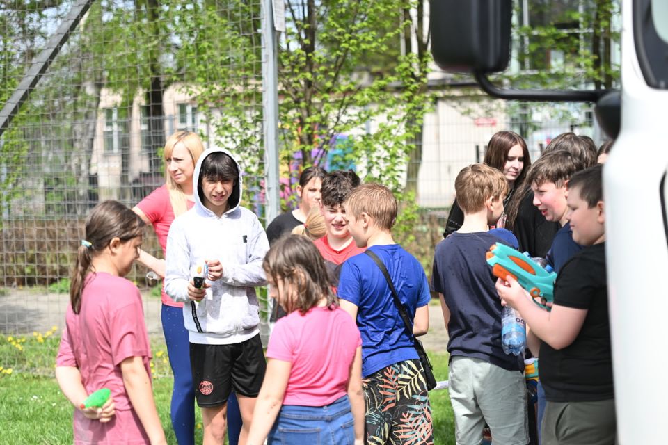 Śmigus-Dyngus w Chorzowie jak za dawnych lat! Wodne bitwy przyciągnęły tłumy - galeria