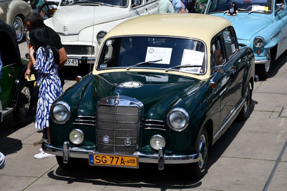 Święto motoryzacji w centrum Chorzowa — na rynku odbył się III Chorzowski Klasyk! - galeria