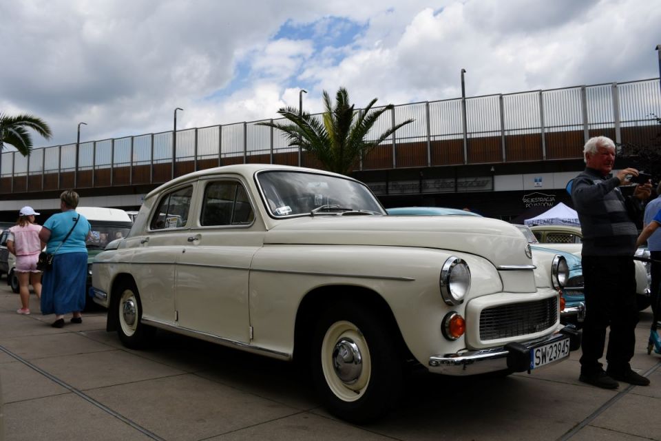 Święto motoryzacji w centrum Chorzowa — na rynku odbył się III Chorzowski Klasyk! - galeria
