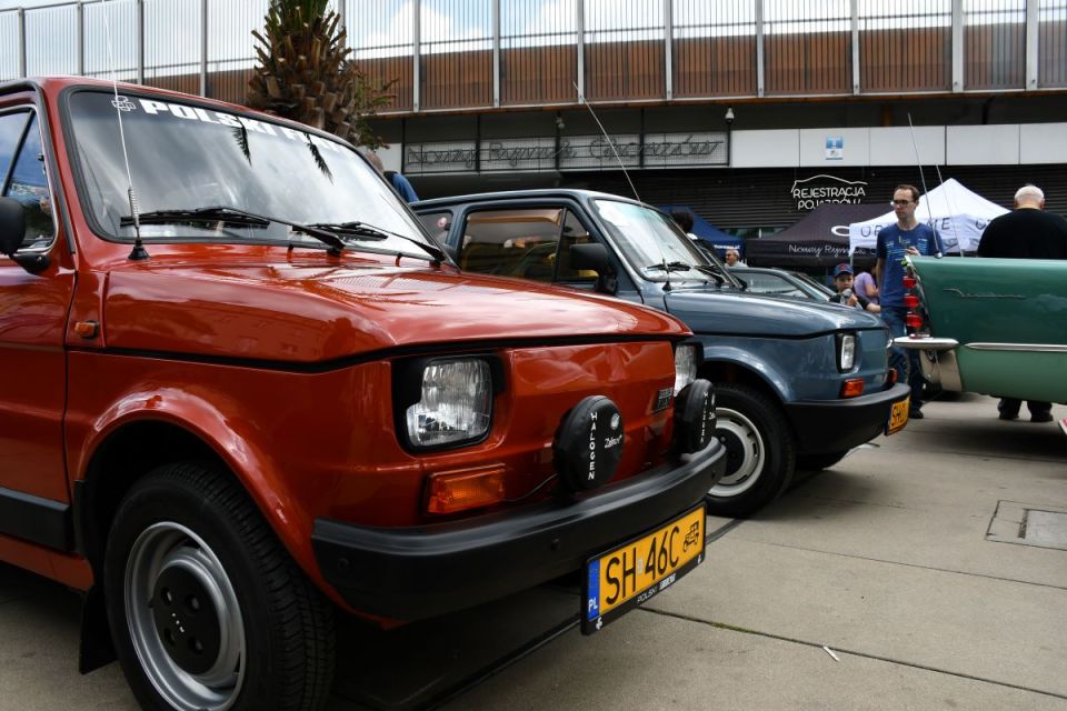 Święto motoryzacji w centrum Chorzowa — na rynku odbył się III Chorzowski Klasyk! - galeria