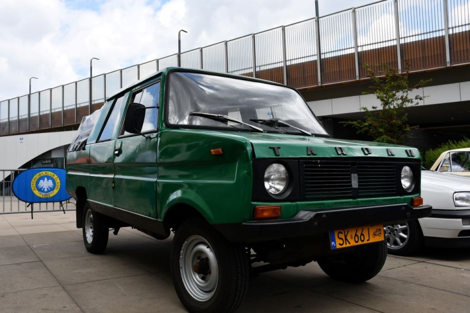 Święto motoryzacji w centrum Chorzowa — na rynku odbył się III Chorzowski Klasyk! - galeria